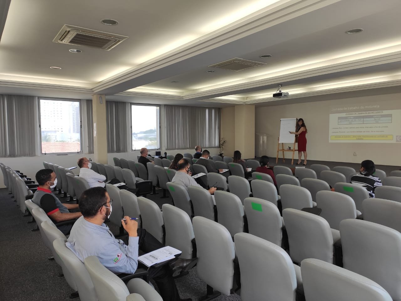 TREINAMENTO: COMO CUMPRIR A LEI DO MOTORISTA E REDUZIR O PASSIVO TRABALHISTA